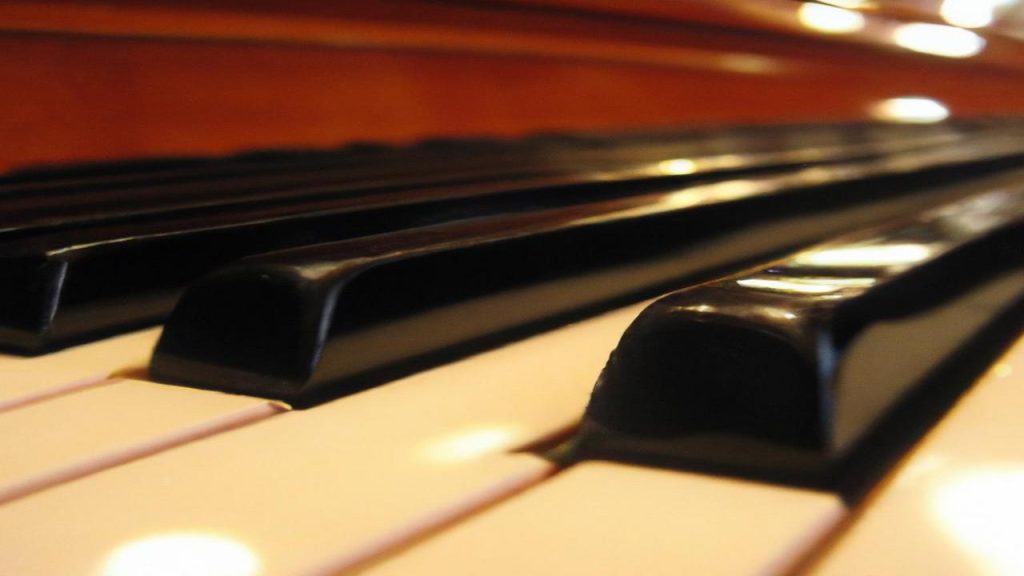 Ile klawiszy ma pianino?