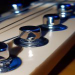 Ile strun ma gitara?